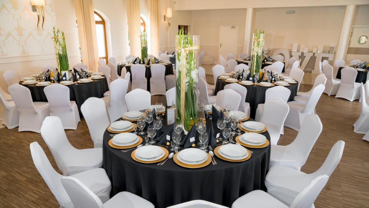 Potocki Dwor Hotel Jedrzejow Ngoại thất bức ảnh